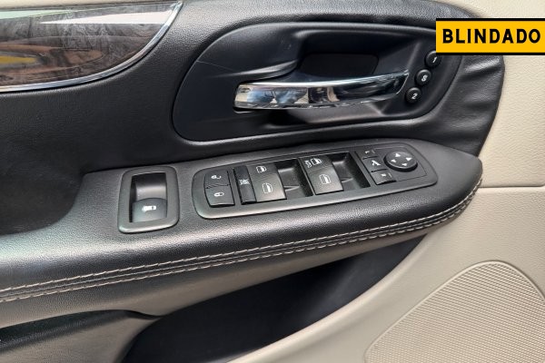 CHRYSLER TOWN & COUNTRY 3.6 LIMITED V6 24V GASOLINA 4P AUTOMÁTICO 2015/2015